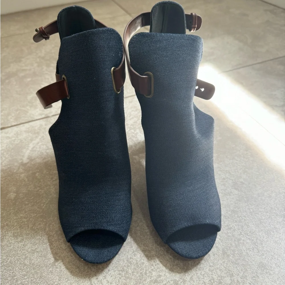 Heels - Picture 2 of 4